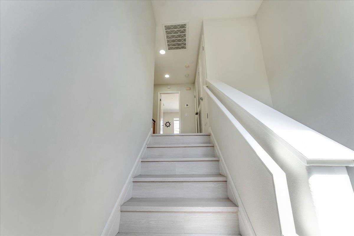 Detail Gallery Image 18 of 33 For 18439 Jade Ln, Morgan Hill,  CA 95037 - 2 Beds | 2/1 Baths