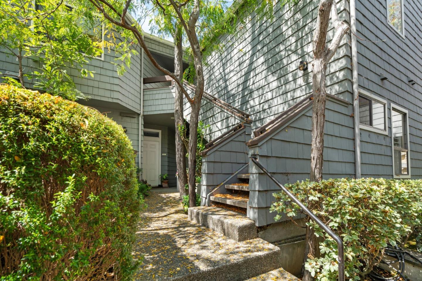 Detail Gallery Image 3 of 26 For 878 Wharfside Rd, San Mateo,  CA 94404 - 2 Beds | 2 Baths