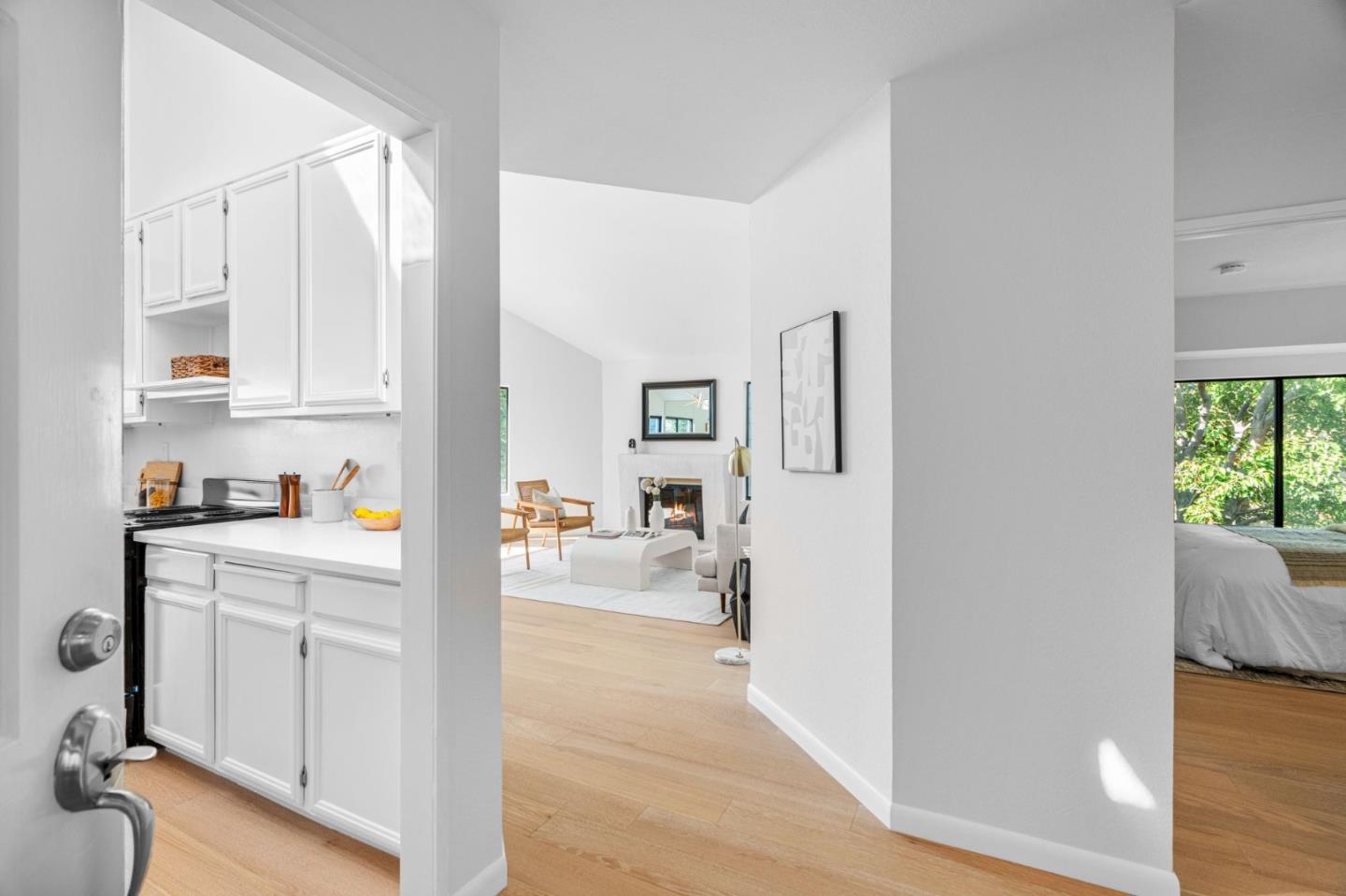 Detail Gallery Image 4 of 26 For 878 Wharfside Rd, San Mateo,  CA 94404 - 2 Beds | 2 Baths