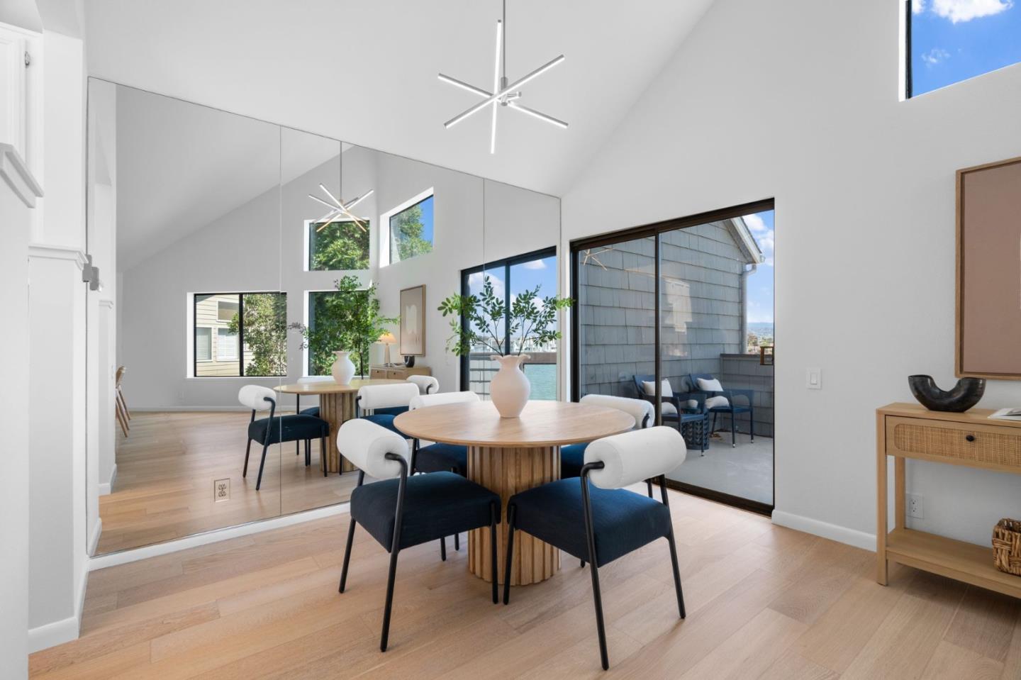 Detail Gallery Image 8 of 26 For 878 Wharfside Rd, San Mateo,  CA 94404 - 2 Beds | 2 Baths