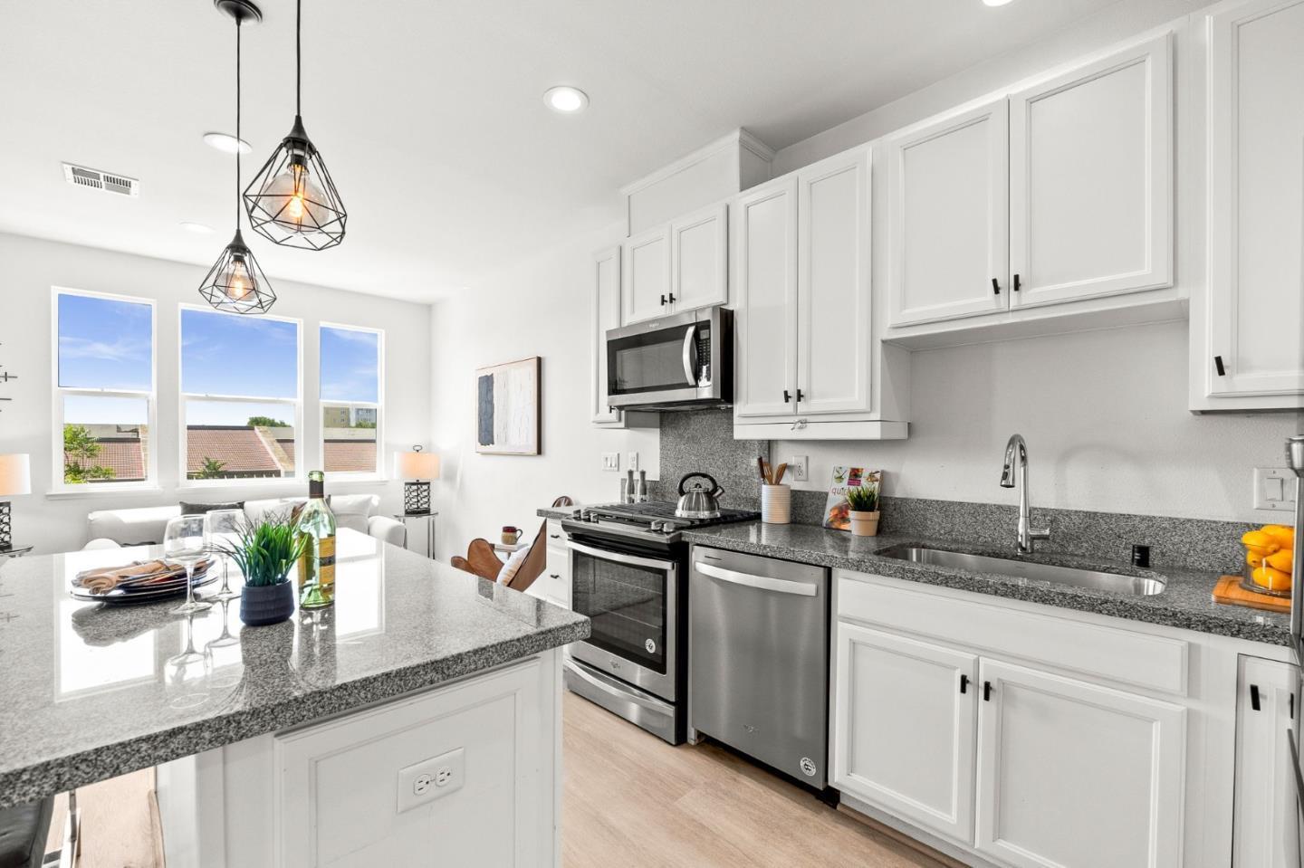 Detail Gallery Image 10 of 36 For 1976 Tarob Ct, Milpitas,  CA 95035 - 3 Beds | 3 Baths