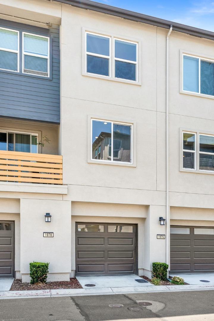 Detail Gallery Image 27 of 36 For 1976 Tarob Ct, Milpitas,  CA 95035 - 3 Beds | 3 Baths
