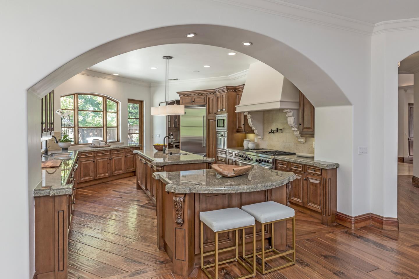 Detail Gallery Image 12 of 57 For 8 Reyna Pl, Menlo Park,  CA 94025 - 5 Beds | 4/3 Baths