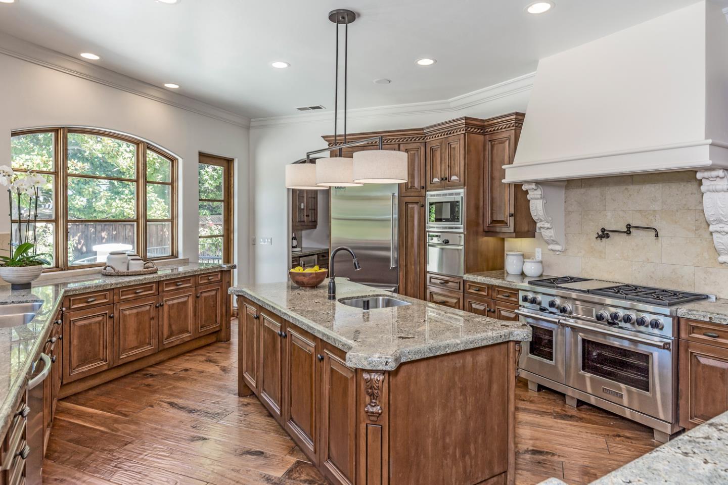 Detail Gallery Image 13 of 57 For 8 Reyna Pl, Menlo Park,  CA 94025 - 5 Beds | 4/3 Baths