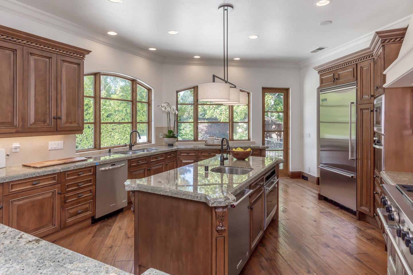 Detail Gallery Image 14 of 57 For 8 Reyna Pl, Menlo Park,  CA 94025 - 5 Beds | 4/3 Baths
