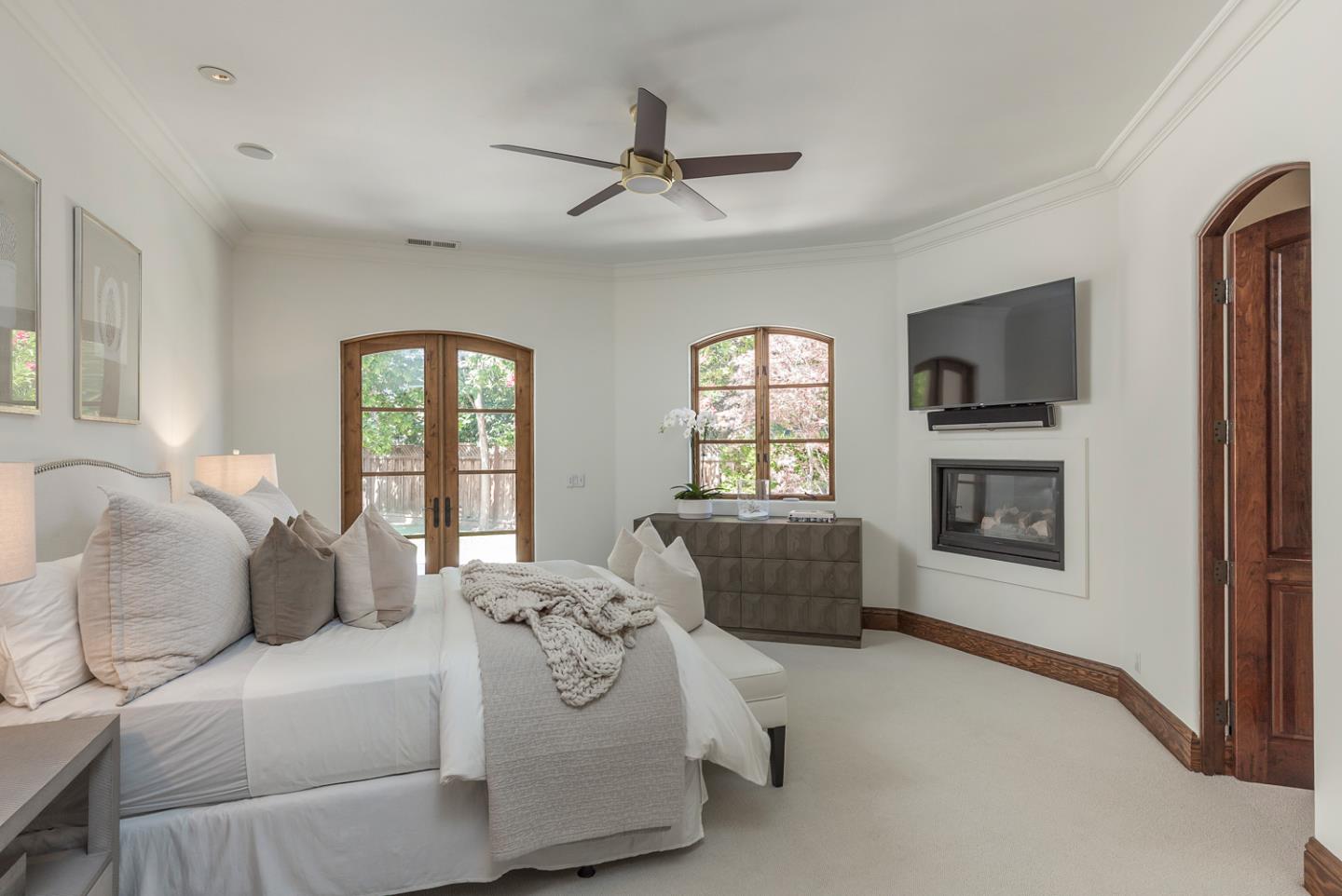 Detail Gallery Image 18 of 57 For 8 Reyna Pl, Menlo Park,  CA 94025 - 5 Beds | 4/3 Baths