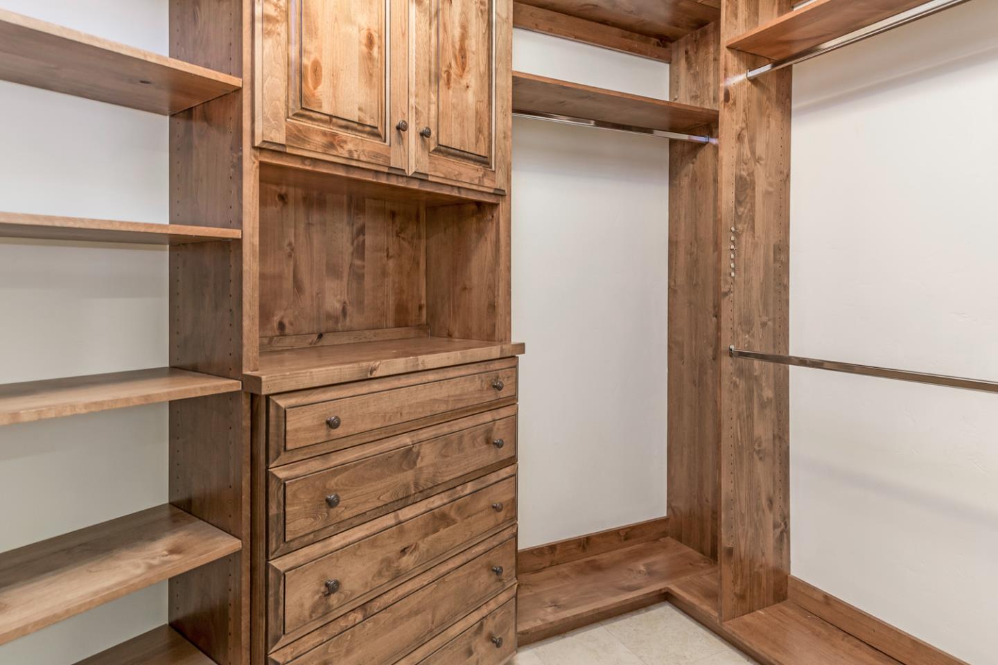 Detail Gallery Image 25 of 57 For 8 Reyna Pl, Menlo Park,  CA 94025 - 5 Beds | 4/3 Baths