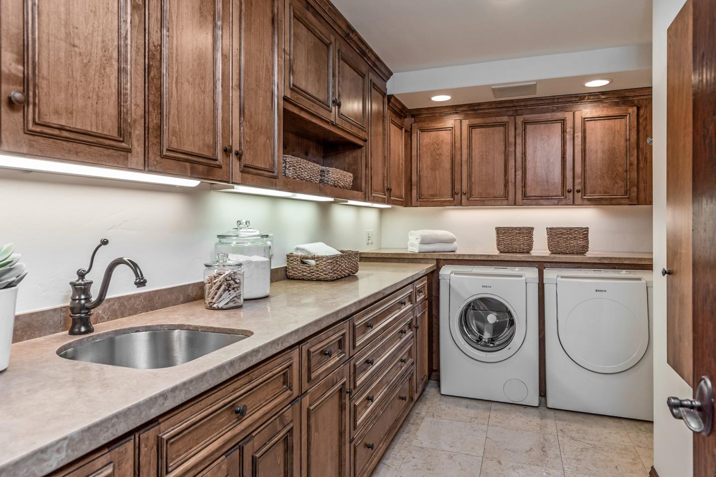Detail Gallery Image 43 of 57 For 8 Reyna Pl, Menlo Park,  CA 94025 - 5 Beds | 4/3 Baths