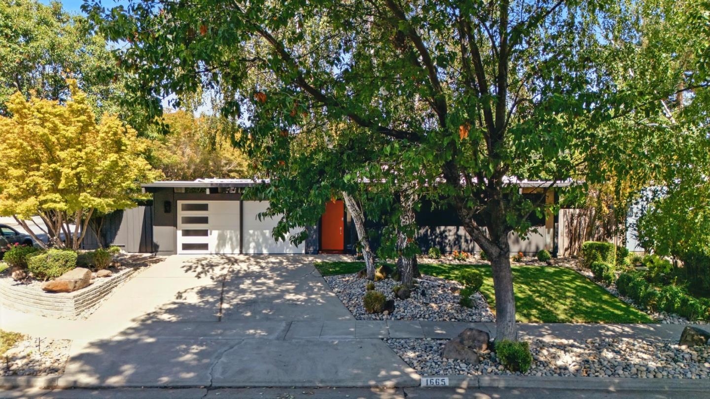 Detail Gallery Image 2 of 15 For 1665 Fairorchard Ave, San Jose,  CA 95125 - 4 Beds | 2 Baths