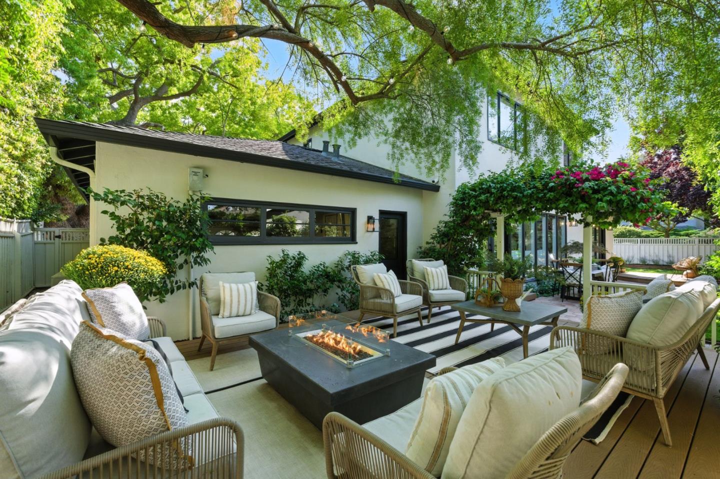 Detail Gallery Image 22 of 35 For 255 Robin Way, Menlo Park,  CA 94025 - 4 Beds | 2 Baths