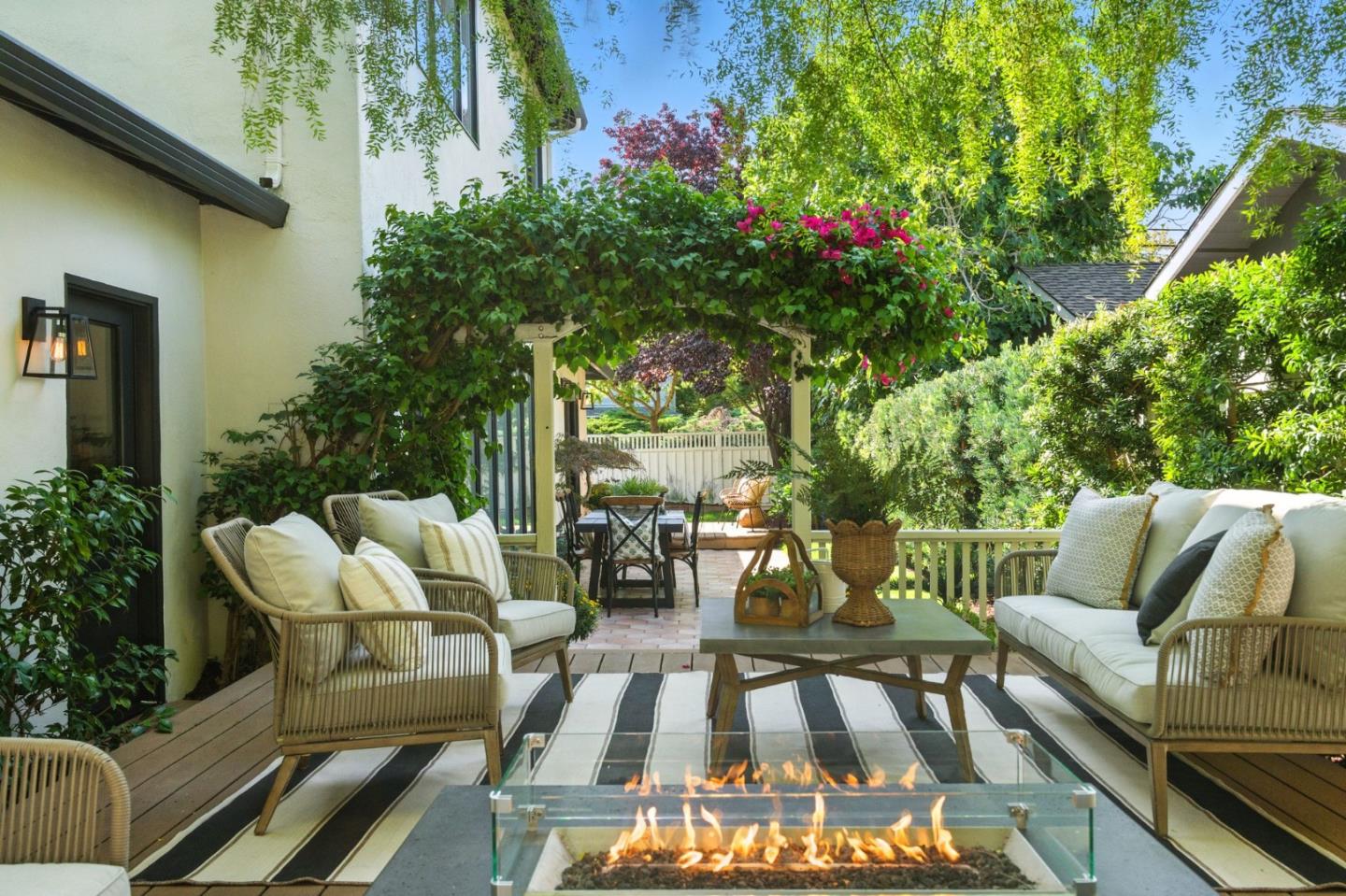 Detail Gallery Image 23 of 35 For 255 Robin Way, Menlo Park,  CA 94025 - 4 Beds | 2 Baths