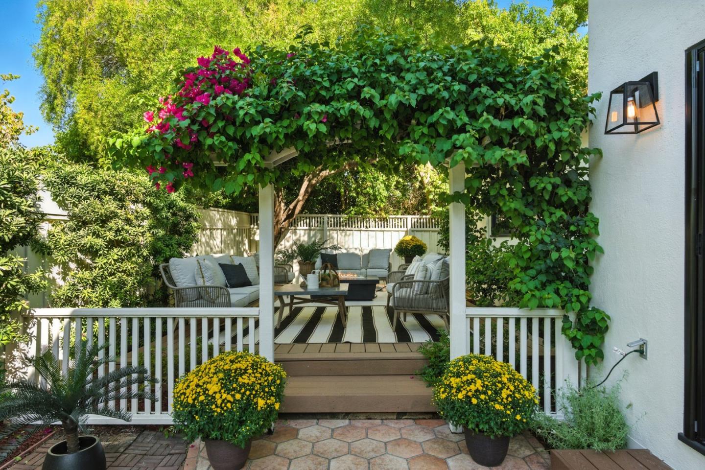 Detail Gallery Image 24 of 35 For 255 Robin Way, Menlo Park,  CA 94025 - 4 Beds | 2 Baths