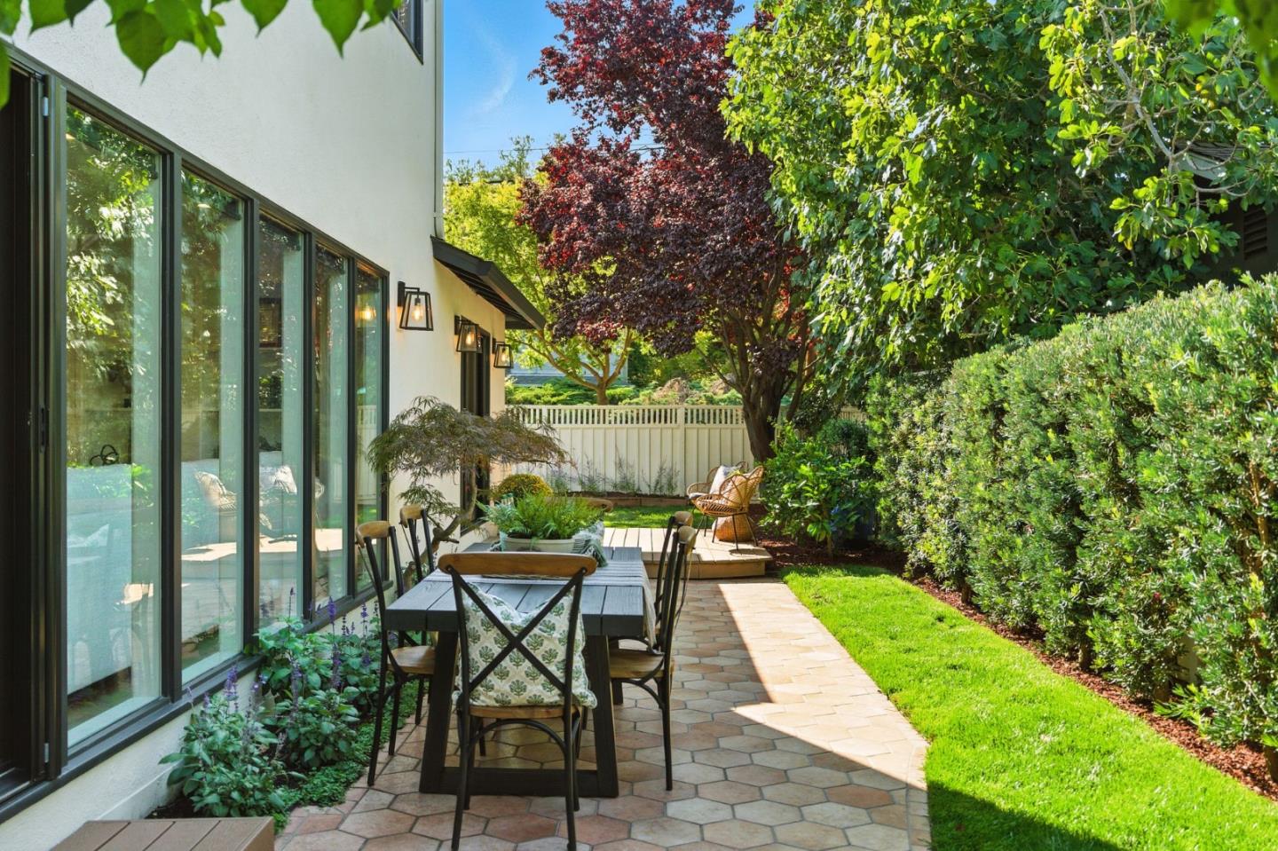 Detail Gallery Image 25 of 35 For 255 Robin Way, Menlo Park,  CA 94025 - 4 Beds | 2 Baths