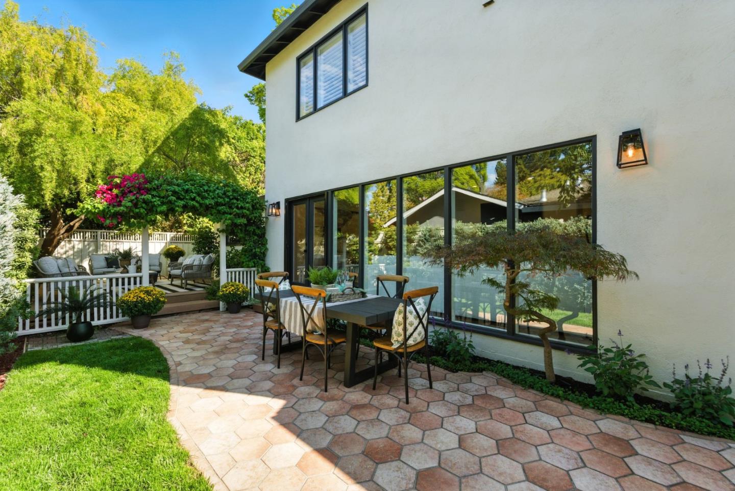 Detail Gallery Image 26 of 35 For 255 Robin Way, Menlo Park,  CA 94025 - 4 Beds | 2 Baths