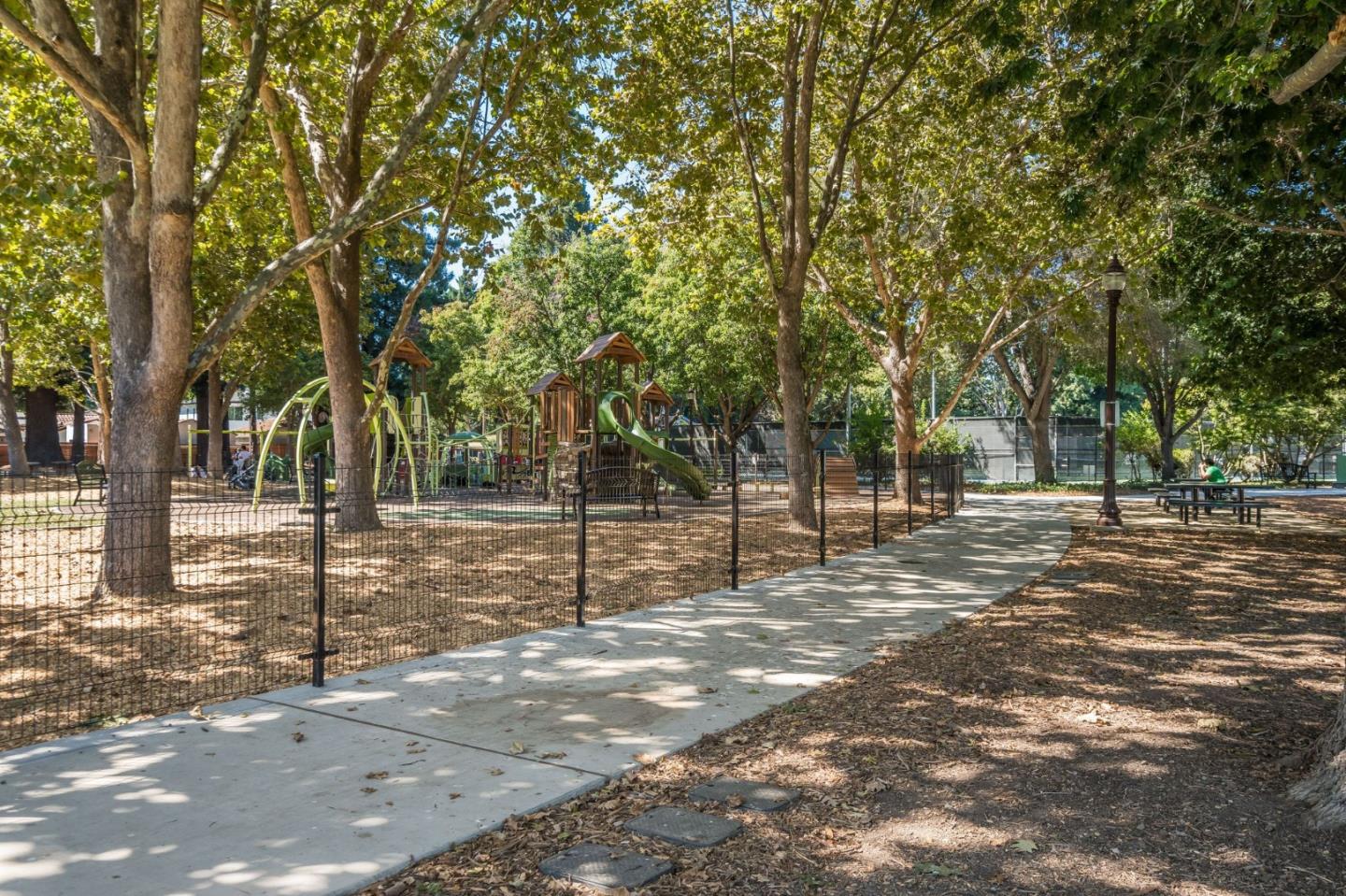 Detail Gallery Image 32 of 35 For 255 Robin Way, Menlo Park,  CA 94025 - 4 Beds | 2 Baths