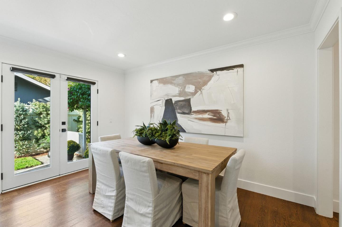 Detail Gallery Image 9 of 35 For 255 Robin Way, Menlo Park,  CA 94025 - 4 Beds | 2 Baths