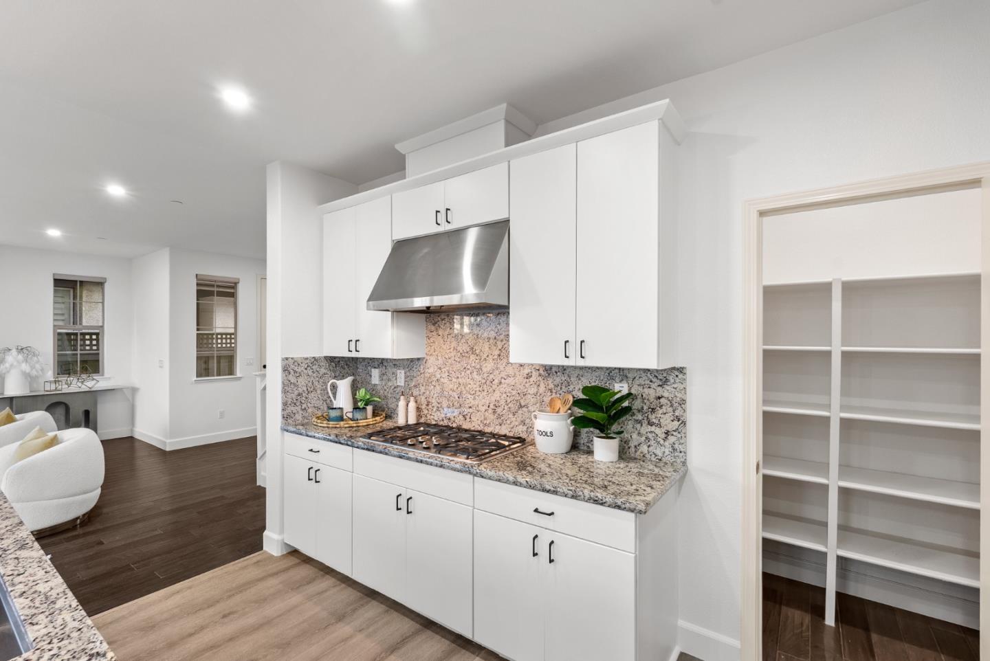 Detail Gallery Image 12 of 61 For 355 Crestview Cir, Daly City,  CA 94015 - 5 Beds | 3 Baths