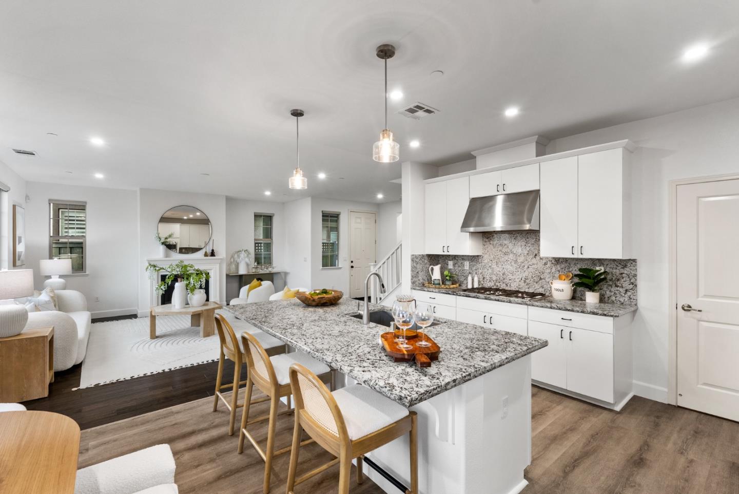 Detail Gallery Image 15 of 61 For 355 Crestview Cir, Daly City,  CA 94015 - 5 Beds | 3 Baths