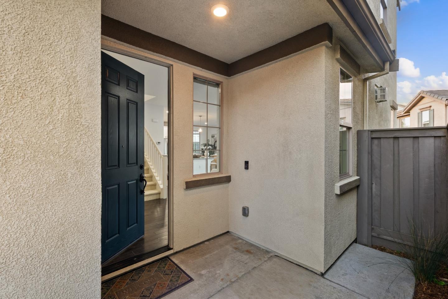 Detail Gallery Image 3 of 61 For 355 Crestview Cir, Daly City,  CA 94015 - 5 Beds | 3 Baths
