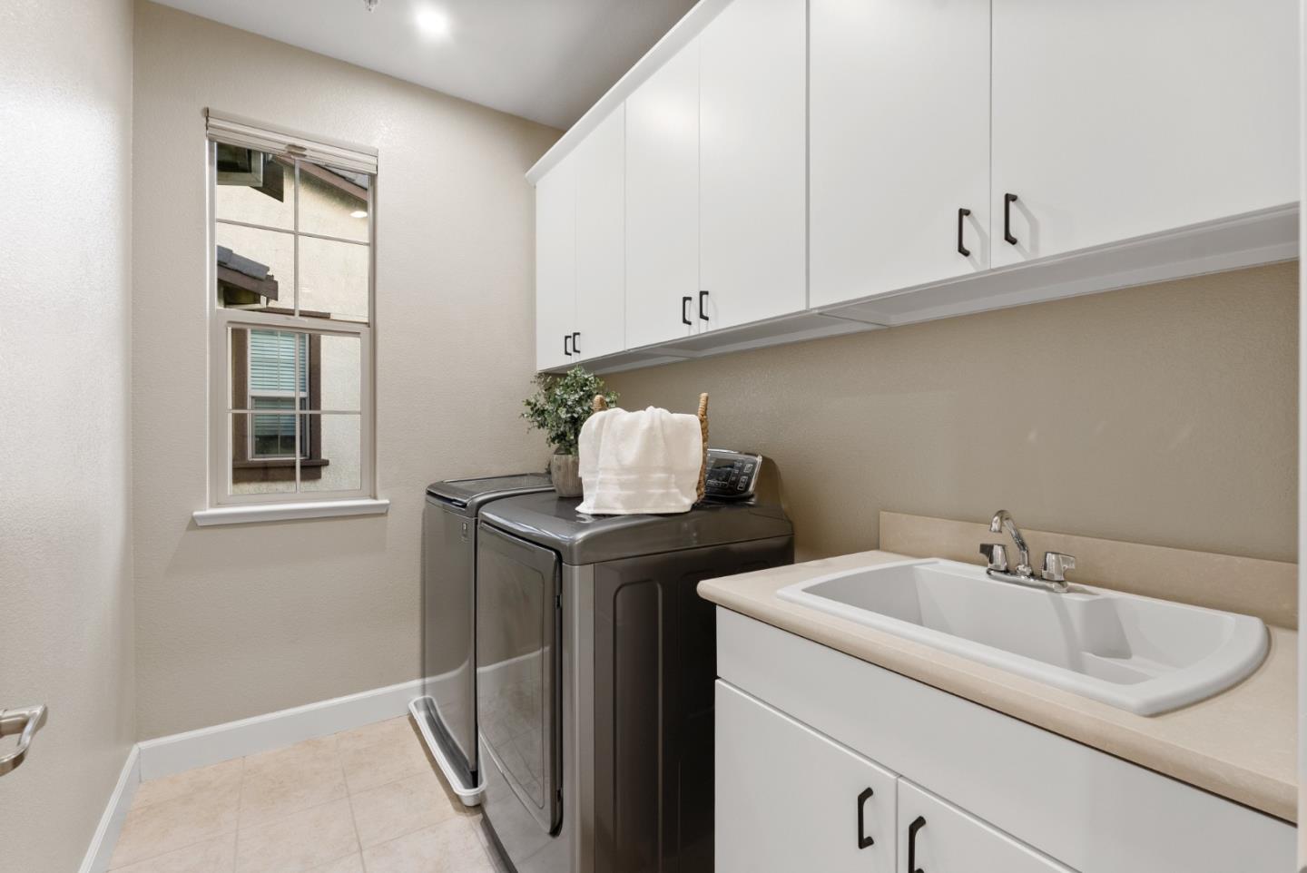 Detail Gallery Image 40 of 61 For 355 Crestview Cir, Daly City,  CA 94015 - 5 Beds | 3 Baths