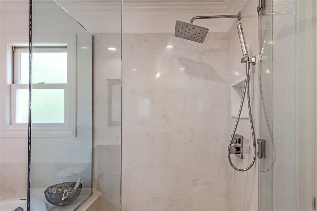 Detail Gallery Image 12 of 33 For 238 Hillview Ave, Redwood City,  CA 94062 - 4 Beds | 3 Baths
