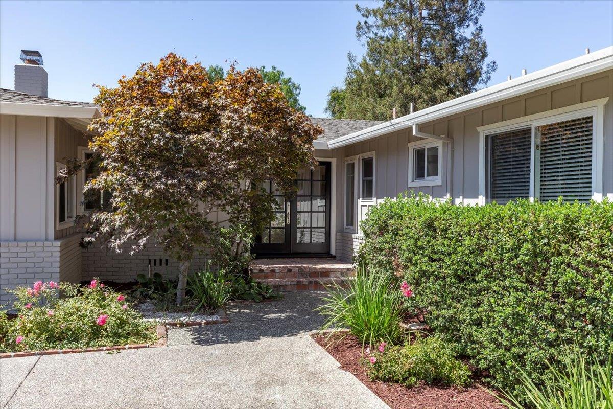 Detail Gallery Image 2 of 33 For 238 Hillview Ave, Redwood City,  CA 94062 - 4 Beds | 3 Baths