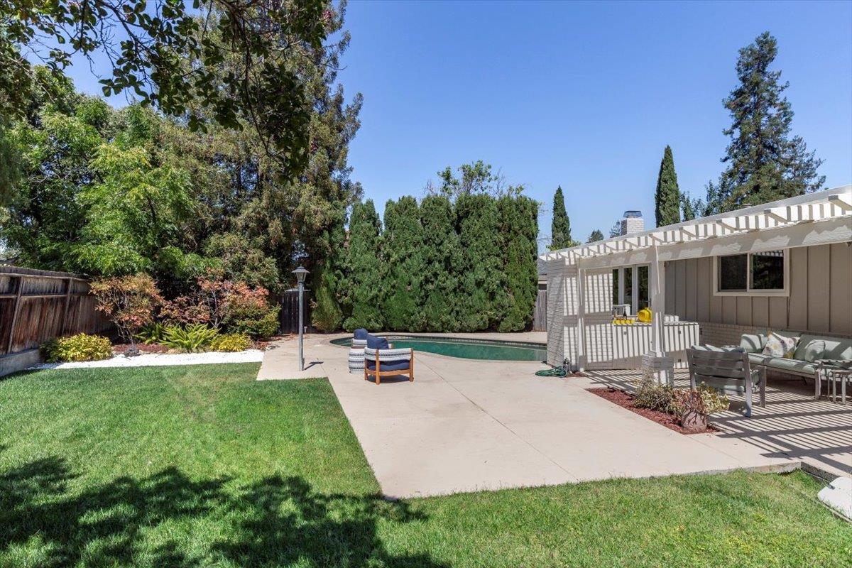 Detail Gallery Image 21 of 33 For 238 Hillview Ave, Redwood City,  CA 94062 - 4 Beds | 3 Baths