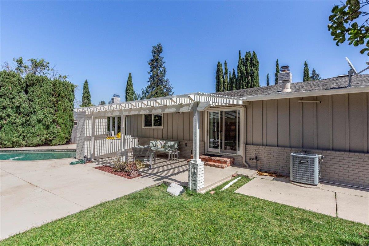Detail Gallery Image 24 of 33 For 238 Hillview Ave, Redwood City,  CA 94062 - 4 Beds | 3 Baths