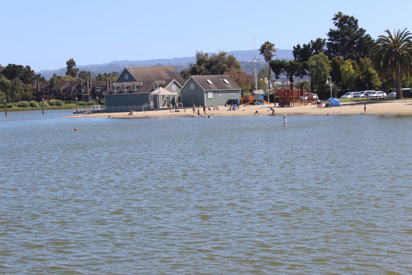 Detail Gallery Image 11 of 22 For 1041 Shoal Dr, San Mateo,  CA 94404 - 3 Beds | 2/1 Baths