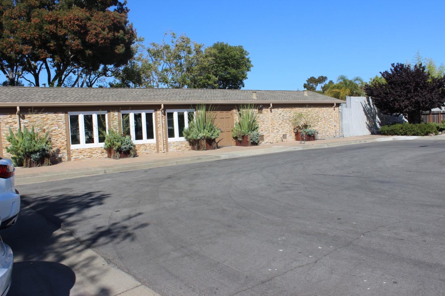 Detail Gallery Image 14 of 22 For 1041 Shoal Dr, San Mateo,  CA 94404 - 3 Beds | 2/1 Baths