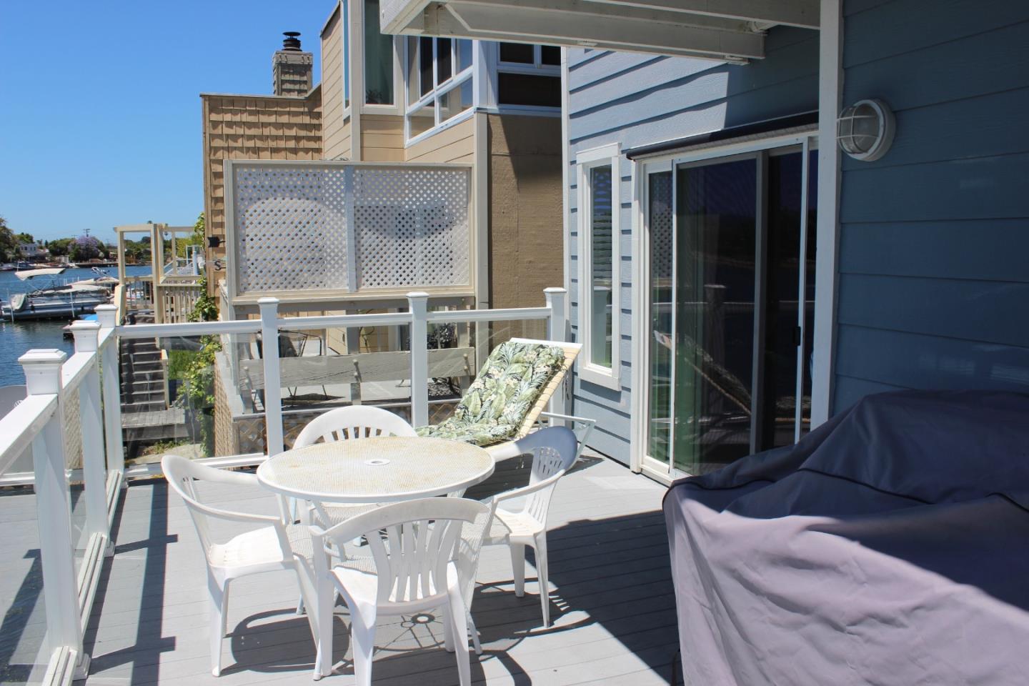 Detail Gallery Image 6 of 22 For 1041 Shoal Dr, San Mateo,  CA 94404 - 3 Beds | 2/1 Baths