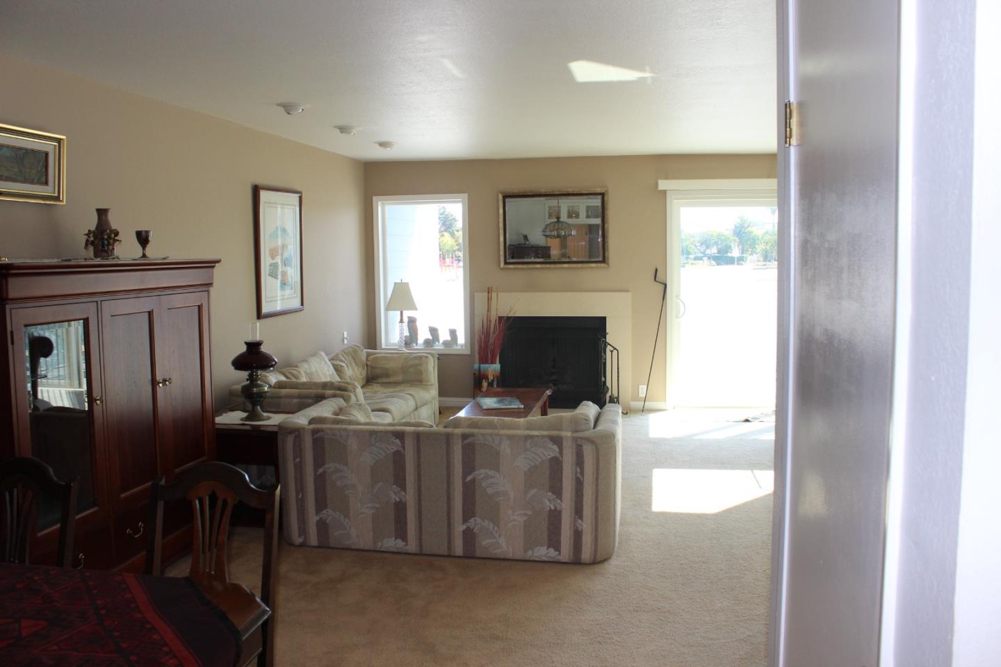 Detail Gallery Image 8 of 22 For 1041 Shoal Dr, San Mateo,  CA 94404 - 3 Beds | 2/1 Baths