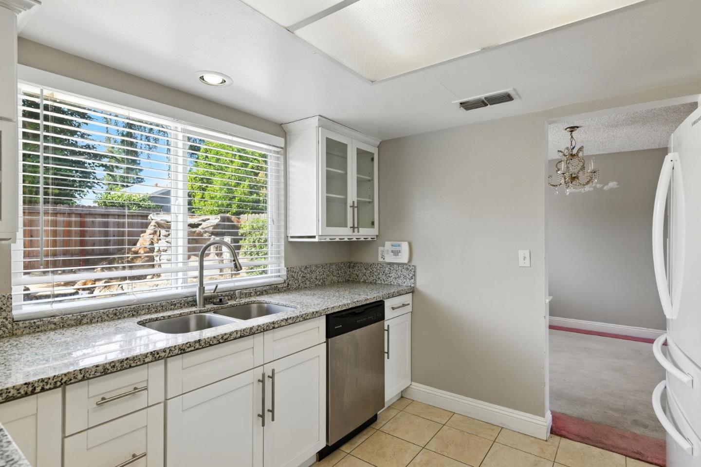 Detail Gallery Image 12 of 19 For 8929 Red Leaf Way, Sacramento,  CA 95826 - 3 Beds | 2/1 Baths