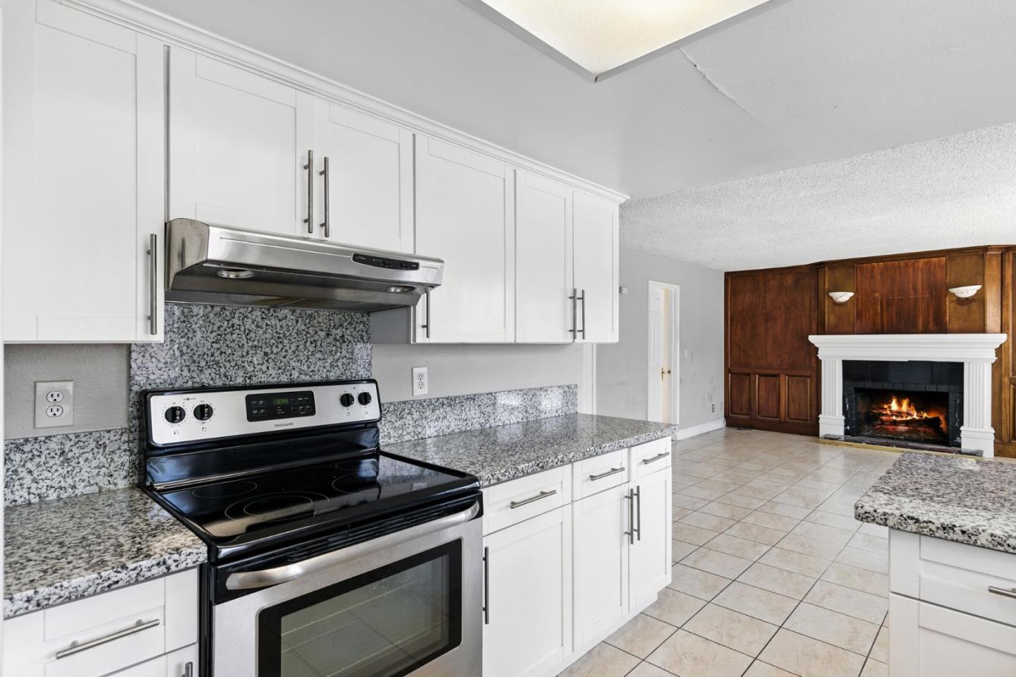 Detail Gallery Image 13 of 19 For 8929 Red Leaf Way, Sacramento,  CA 95826 - 3 Beds | 2/1 Baths