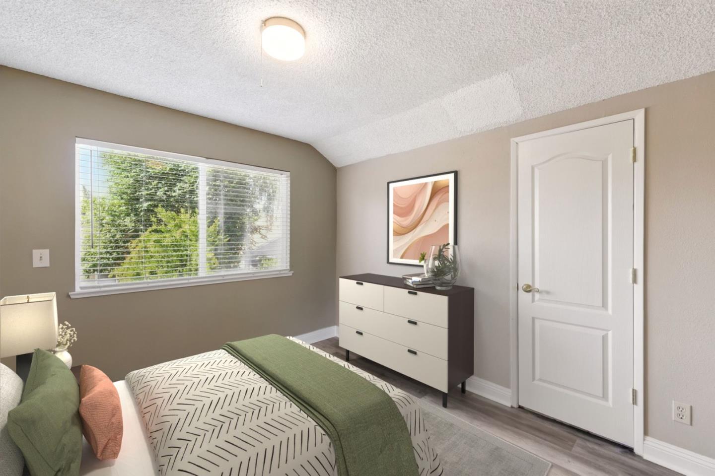 Detail Gallery Image 6 of 19 For 8929 Red Leaf Way, Sacramento,  CA 95826 - 3 Beds | 2/1 Baths