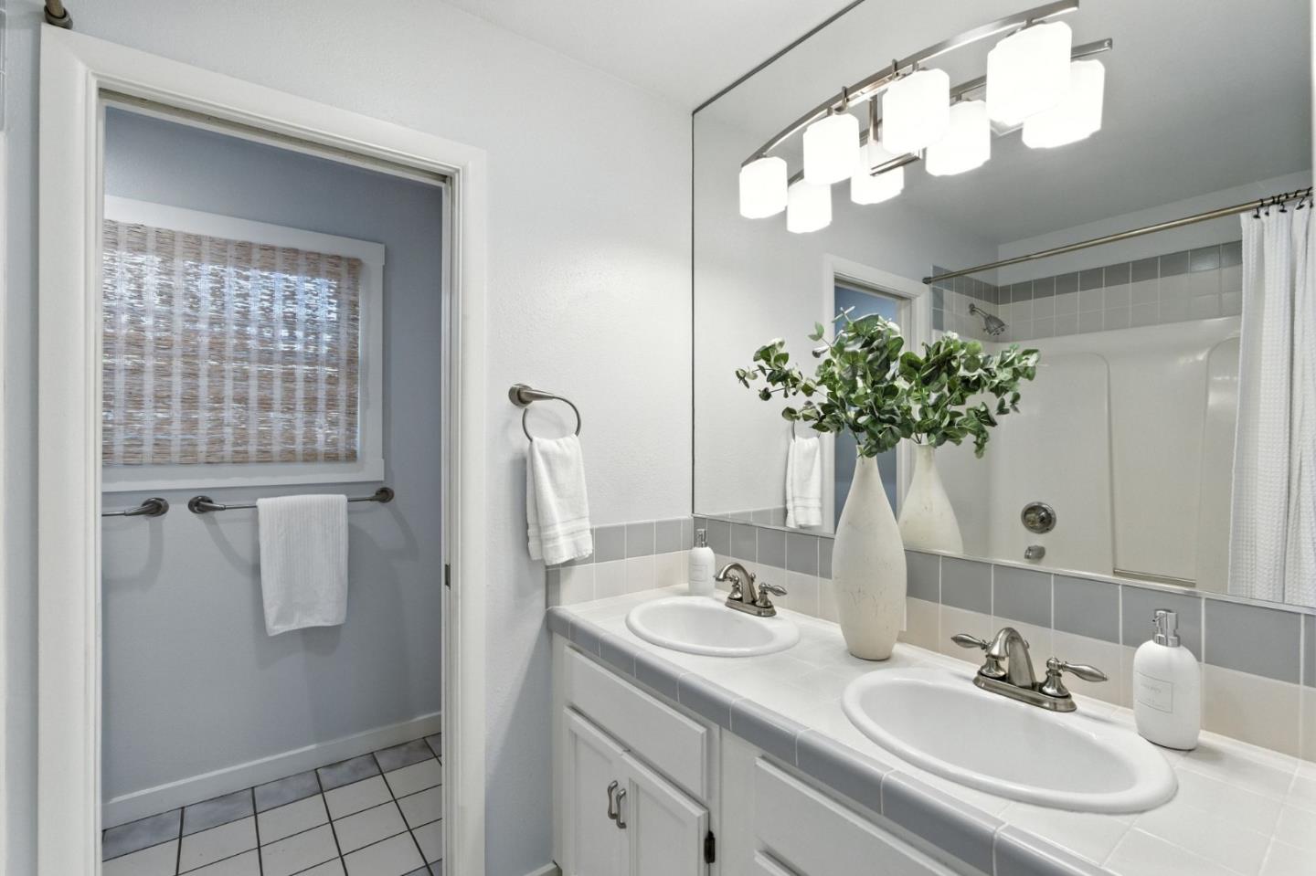 Detail Gallery Image 13 of 38 For 161 Jeter St, Redwood City,  CA 94062 - 4 Beds | 2/1 Baths