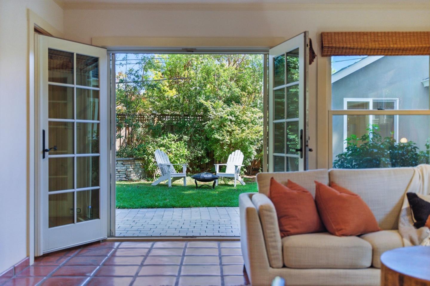 Detail Gallery Image 17 of 38 For 161 Jeter St, Redwood City,  CA 94062 - 4 Beds | 2/1 Baths