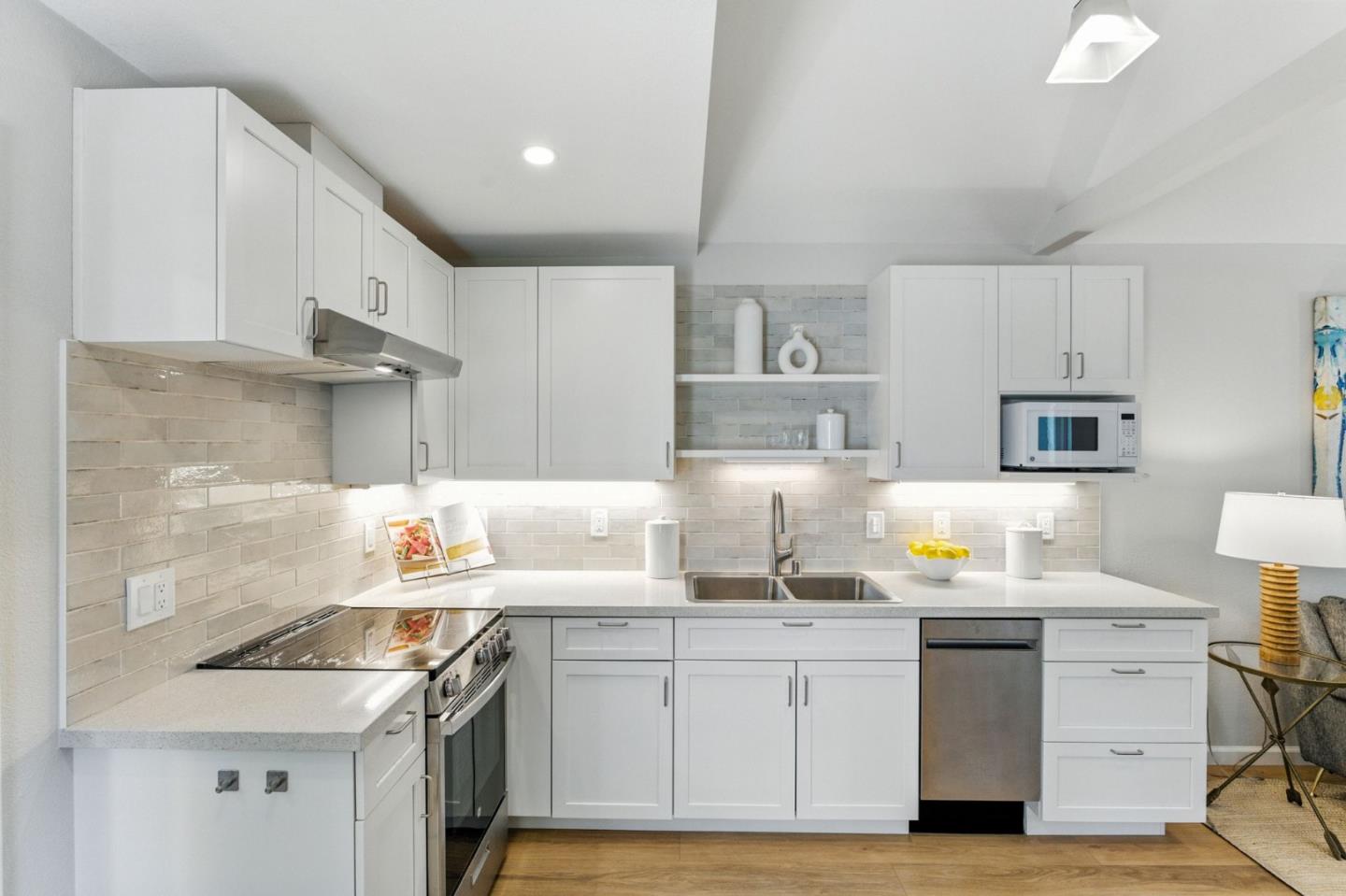 Detail Gallery Image 28 of 38 For 161 Jeter St, Redwood City,  CA 94062 - 4 Beds | 2/1 Baths
