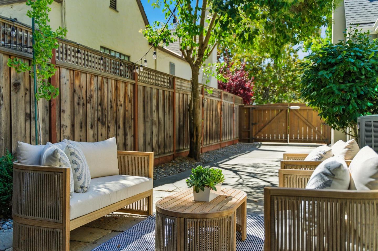 Detail Gallery Image 31 of 38 For 161 Jeter St, Redwood City,  CA 94062 - 4 Beds | 2/1 Baths