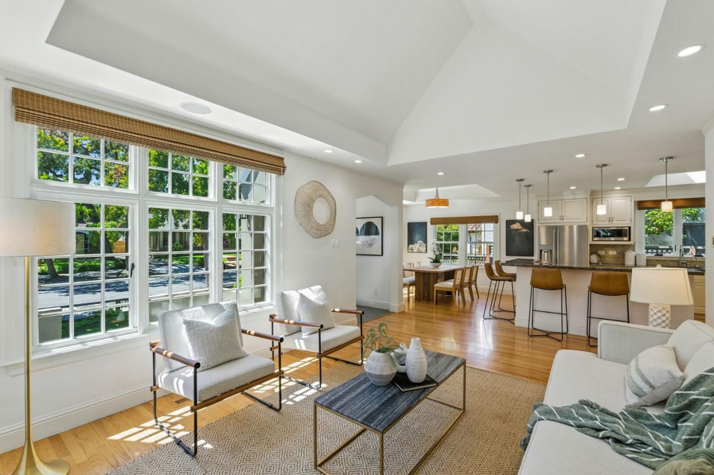 Detail Gallery Image 5 of 38 For 161 Jeter St, Redwood City,  CA 94062 - 4 Beds | 2/1 Baths