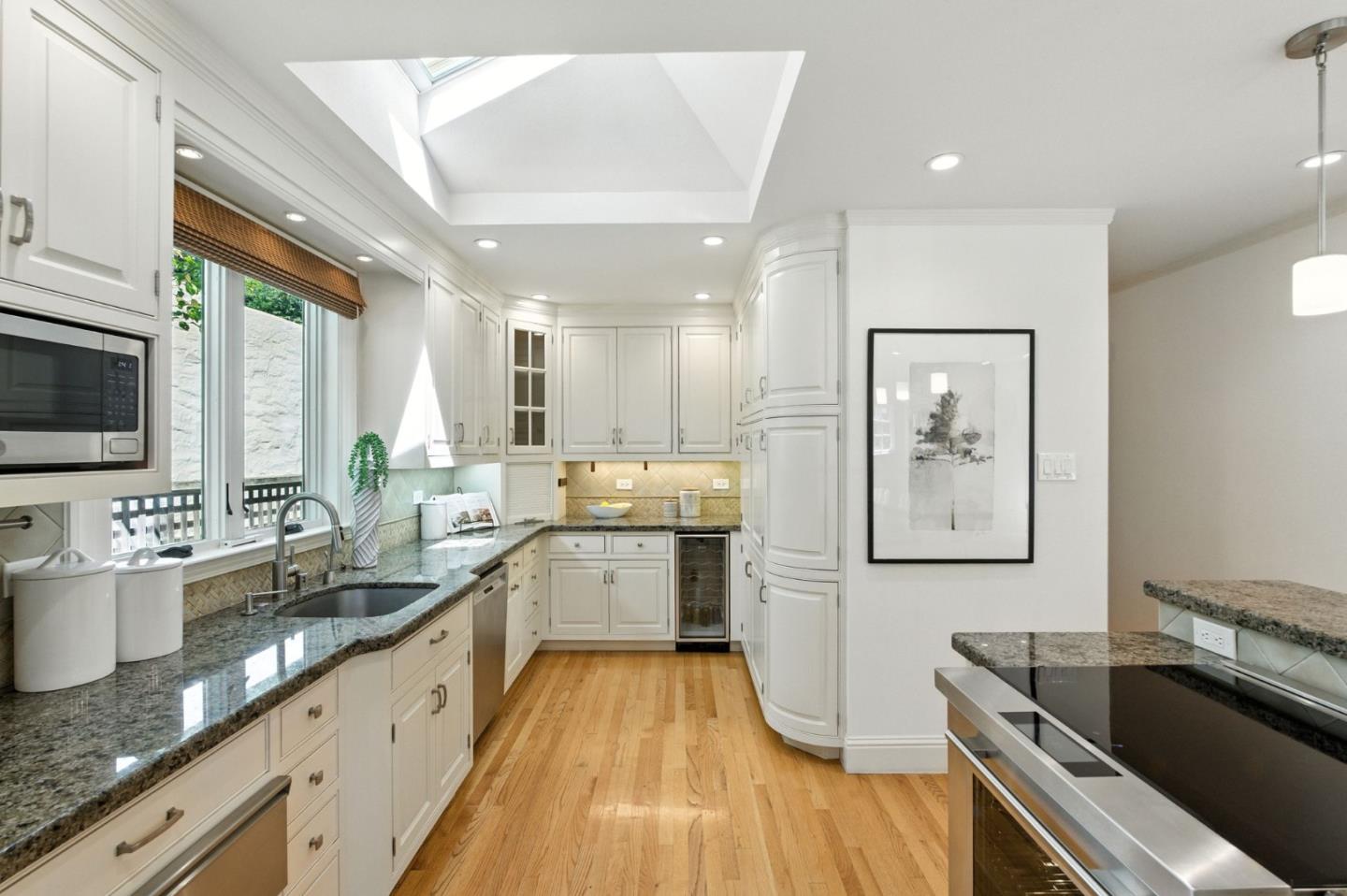 Detail Gallery Image 8 of 38 For 161 Jeter St, Redwood City,  CA 94062 - 4 Beds | 2/1 Baths