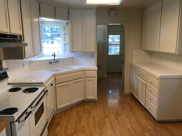 Detail Gallery Image 6 of 20 For 5 Oak Ct, Sunnyvale,  CA 94086 - 3 Beds | 1/1 Baths