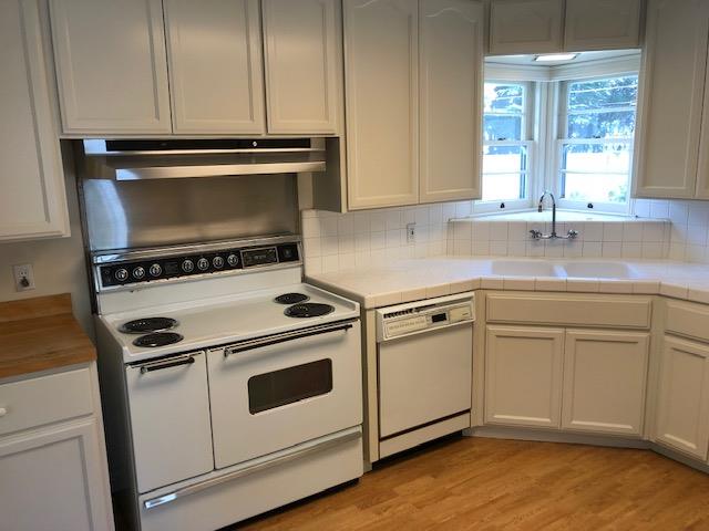 Detail Gallery Image 7 of 20 For 5 Oak Ct, Sunnyvale,  CA 94086 - 3 Beds | 1/1 Baths