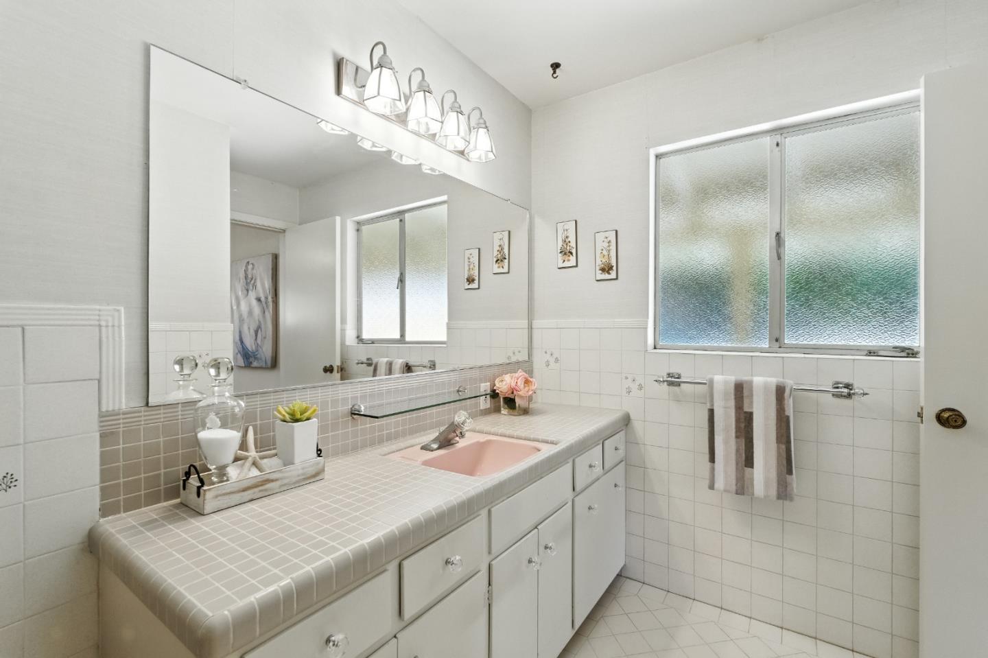 Detail Gallery Image 29 of 40 For 2900 Brittan Ave, San Carlos,  CA 94070 - 4 Beds | 2/1 Baths