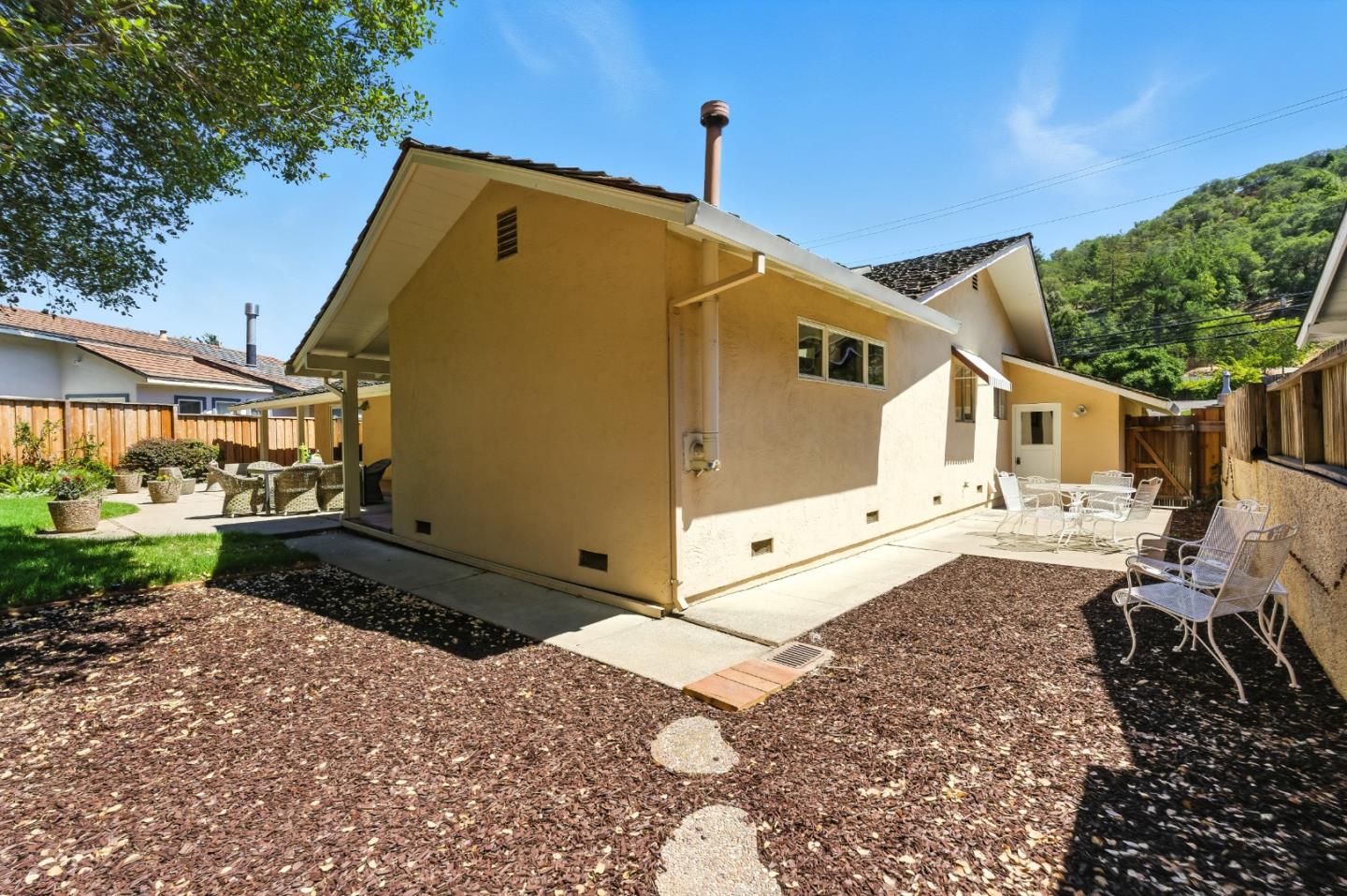 Detail Gallery Image 33 of 40 For 2900 Brittan Ave, San Carlos,  CA 94070 - 4 Beds | 2/1 Baths