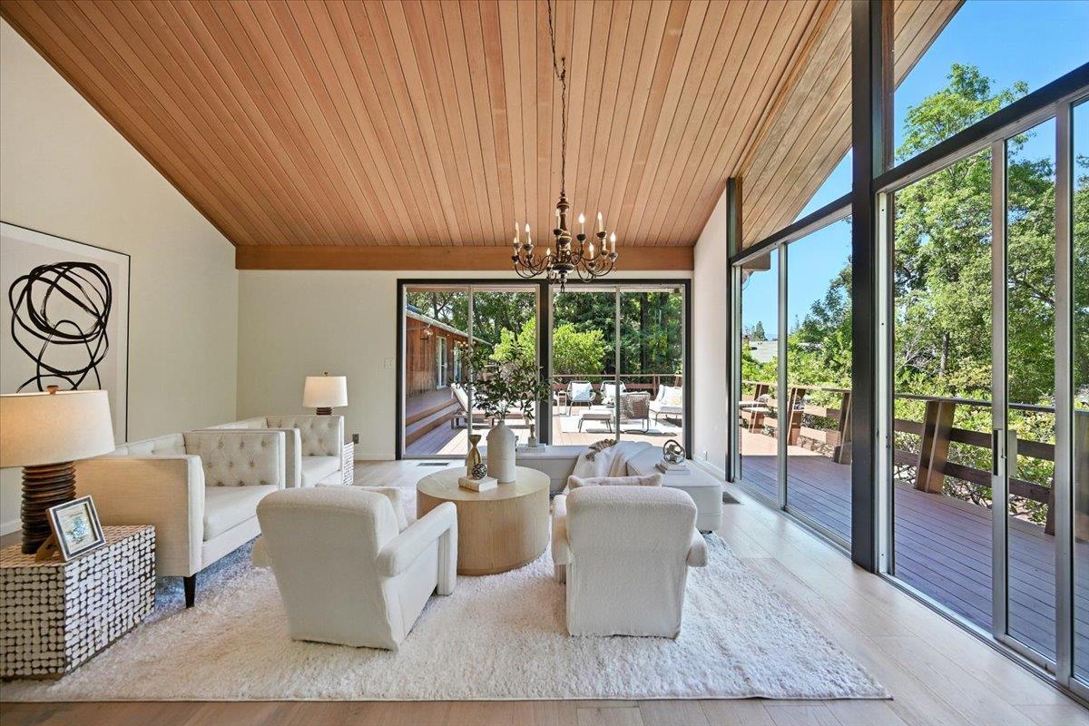 Detail Gallery Image 13 of 88 For 14582 Horseshoe Dr, Saratoga,  CA 95070 - 5 Beds | 3/1 Baths