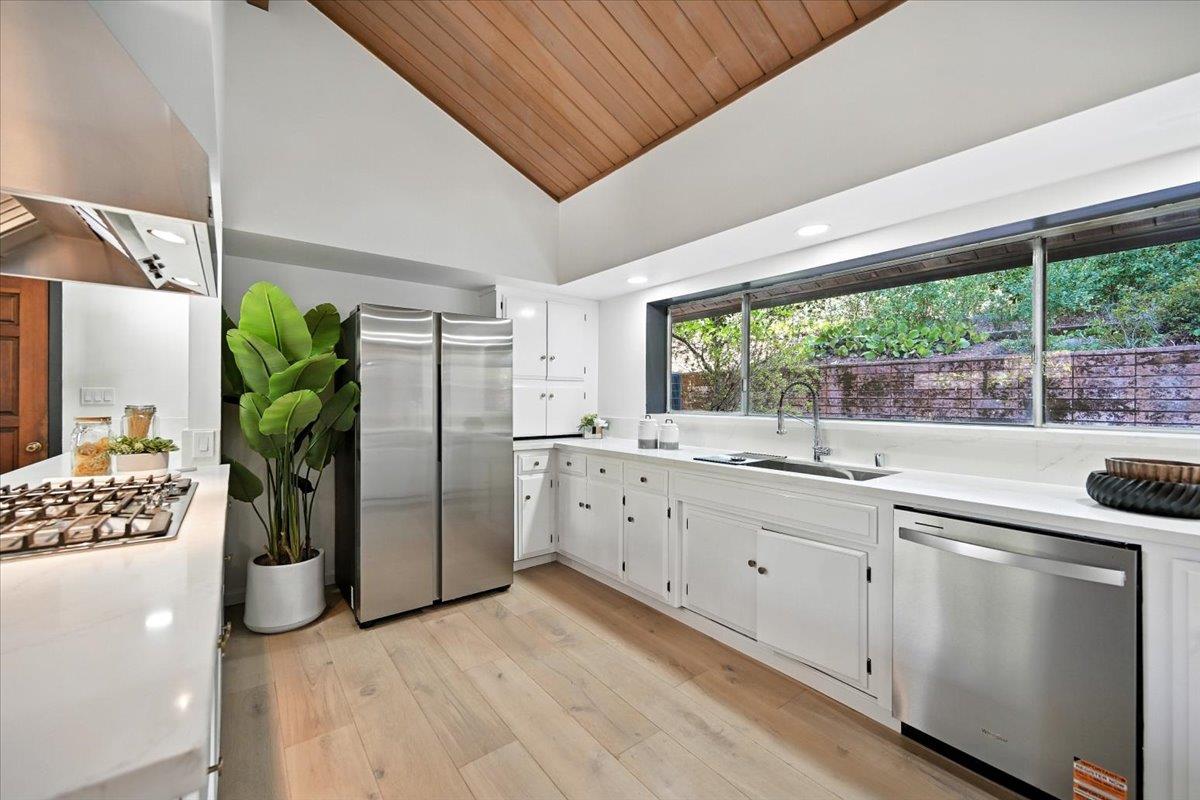 Detail Gallery Image 41 of 88 For 14582 Horseshoe Dr, Saratoga,  CA 95070 - 5 Beds | 3/1 Baths