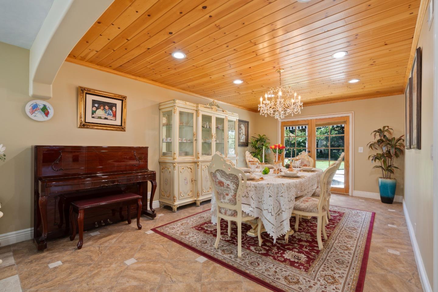 Detail Gallery Image 12 of 65 For 2859 Broken Oak Ct, San Jose,  CA 95148 - 4 Beds | 2/1 Baths