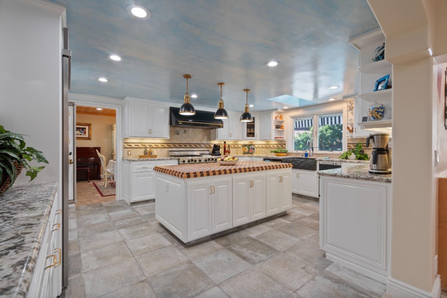 Detail Gallery Image 14 of 65 For 2859 Broken Oak Ct, San Jose,  CA 95148 - 4 Beds | 2/1 Baths