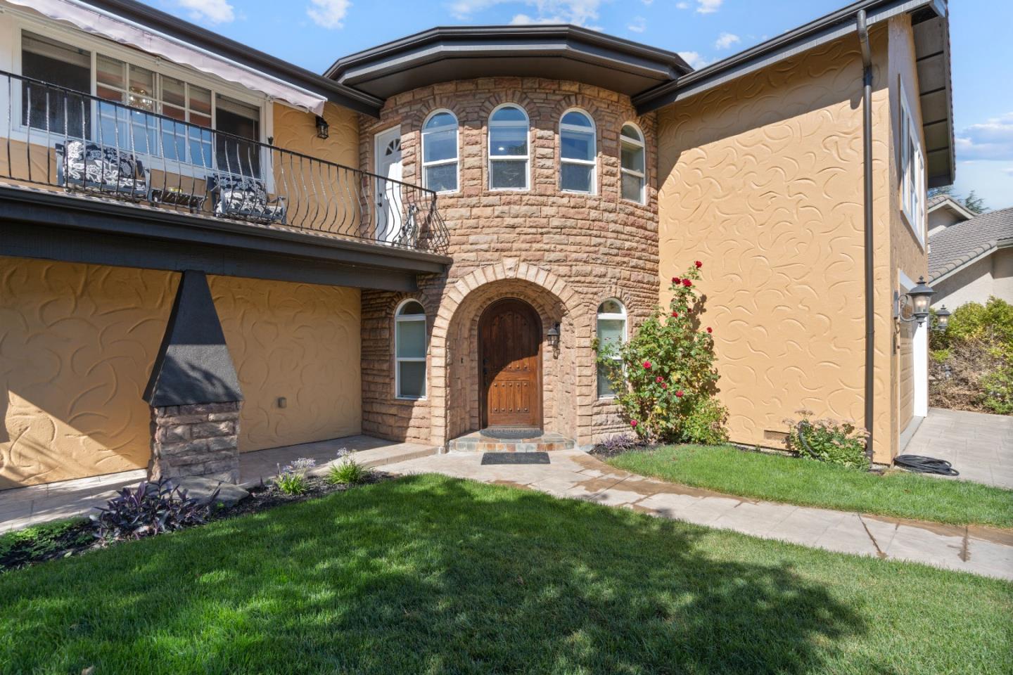 Detail Gallery Image 4 of 65 For 2859 Broken Oak Ct, San Jose,  CA 95148 - 4 Beds | 2/1 Baths